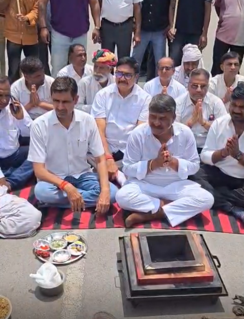 भीलवाड़ा में कांग्रेस ने गाय को ‘राष्ट्रमाता’ का दर्जा देने की मांग 