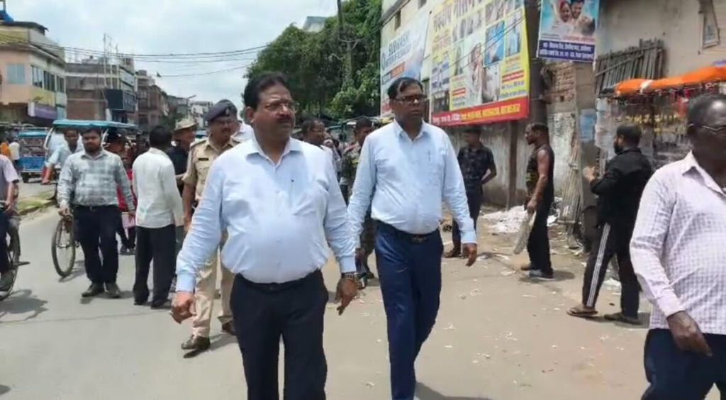 दुकानदारों व वाहन चालकों के काटे गए चालान गिरिडीह शहर
