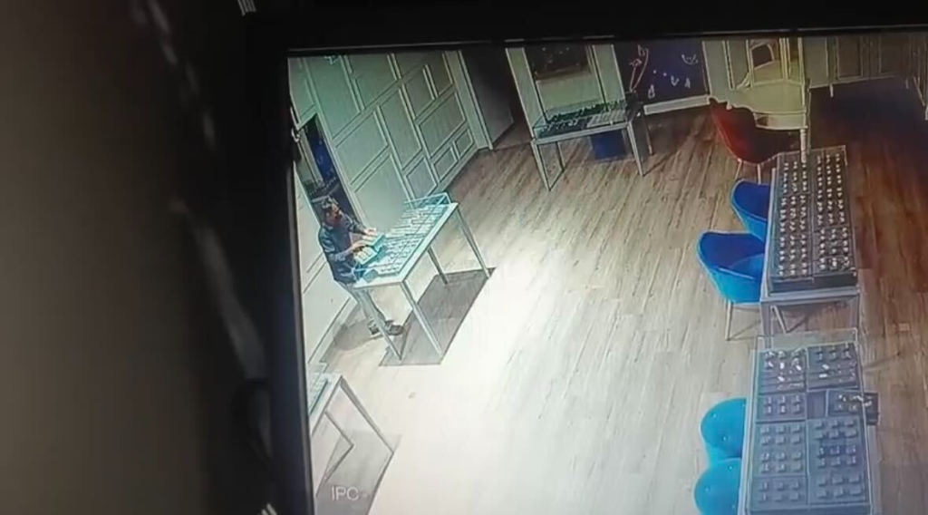 Kharghar Jewellery Shop Robbery में कैसे हुई चोरी?