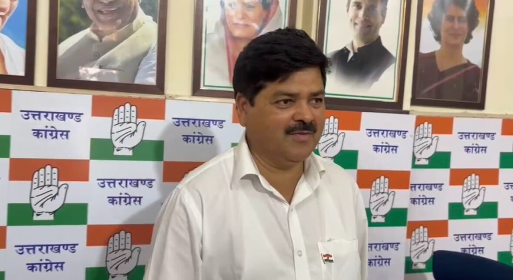राहुल गांधी से मिले माता-पिता