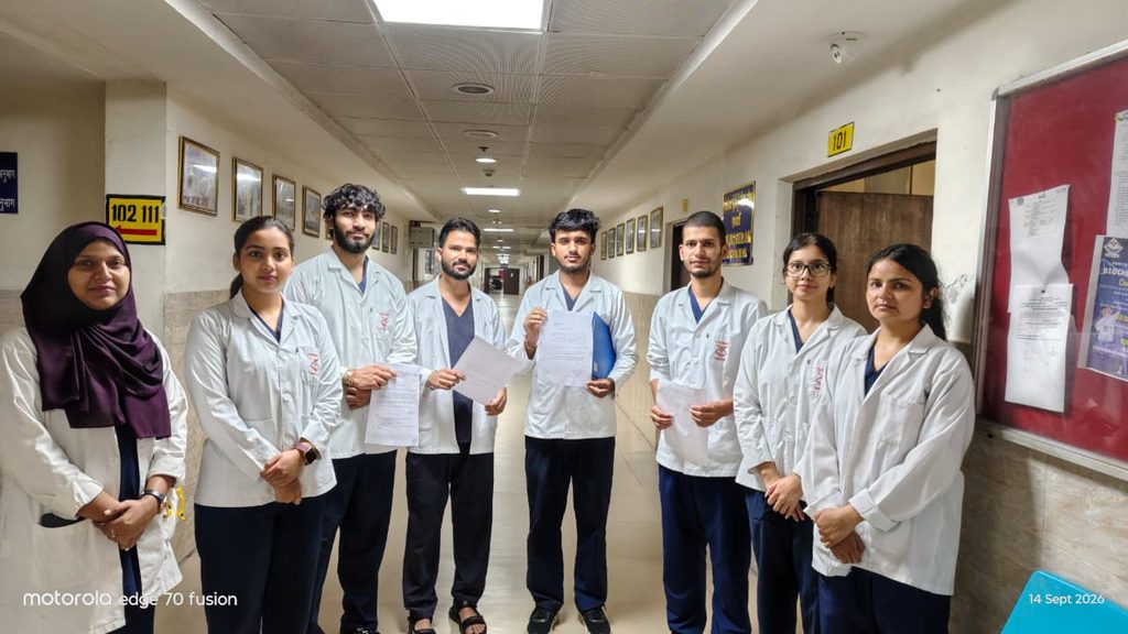 Government Doon Medical College के छात्रों ने स्टाइपेंड और फीस का मुद्दा उठाया