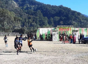 खेल महाकुंभ के तहत एक ही मैदान में शादी और फुटबॉल मैच