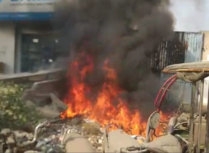 दिल्ली के मथुरा हाइवे पर हुई ट्रक और टेंपो की टक्कर