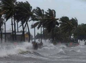 आंध्र प्रदेश में चक्रवाती तूफान के कारण हुए स्कूल बंद