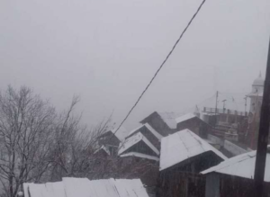 ऊंची चोटियों में बर्फबारी, राज्य आया कड़ाके की ठंड की चपेट में