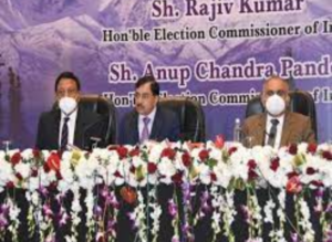 उत्तराखंड विधानसभा चुनाव में आयोग ने बढ़ाया एक घंटे का अधिक समय