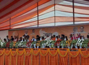 देवरिया में डिप्टी CM व केंद्रीय गृह मंत्री के नहीं पहुंचने से जनता हुई मायूस