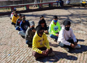 चंपावत सर्किल में कोरोनारोधी वैक्सीन खत्म होने से बच्चे लौटे वापस