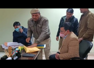 महोबा में वाहन चेकिंग के दौरान 4 लाख से अधिक की नगदी हुई बरामद