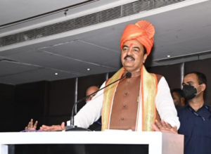 आगरा में जनसंपर्क के दौरान डिप्टी सीएम ने विपक्ष पर साधा निशाना