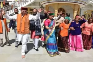 CM धामी ने पत्नी संग किए हनोल और महासू देवता के दर्शन