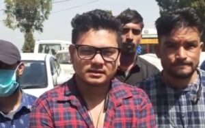 स्वास्थ्य विभाग में कार्यरत आउट सोर्स कर्मियों को अपनी गवाने का डर