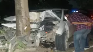 हल्द्वानी में बड़ा हादसा, पेड़ से टकराई कार