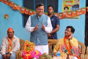 पहली बार कोई CM पहुंचा थपलियालखेड़ा