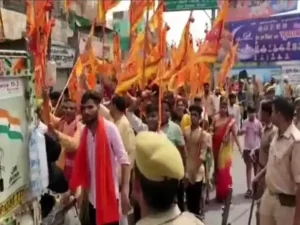 बिना परमिशन शोभायाकत्रा निकालने पर विवाद