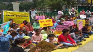 इंटरार्क कंपनी के कर्मचारियों ने परिवार के साथ नैनीताल में किया बाल सत्याग्रह