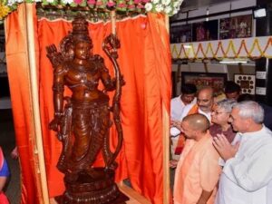 संतों की दी हुई शिक्षाओं पर गर्व करता है भारत  -सीएम योगी।