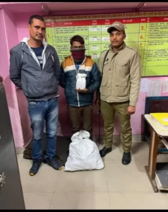 लालकुआं: कोतवाली पुलिस ने भारी मात्रा में अंग्रेजी शराब के साथ किया एक गिरफ्तार