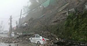 Big breking : मसूरी में यहां पुश्ता ढहने से मलबे में दबी कई गाड़ियां