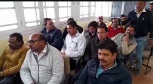 उप जिलाधिकारी ने कार्य की धीमी गति पर अधिकारियों को लगाई फटकार