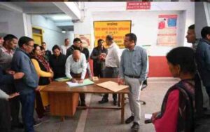 उत्तराखंड: DM डॉ. सौरभ ने किया औचक निरीक्षण, अधिकारी, कर्मचाारियों की अनुपस्थित, कार्यवाही के दिए निर्देश