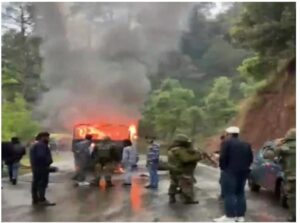 दुःखद समाचार : यहां सेना के ट्रक में आग लगने से हुई तीन जवानों की मौत, पुलिस के जवान मौके पर