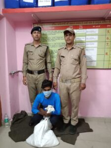 बड़ी ख़बर:38 पाउच शराब के साथ तस्कर गिरफ्तार,आबकारी अधिनियम के तहत की जा रही कार्यवाही