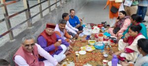 महाजन संपर्क अभियान के तहत विकास तीर्थ कार्यक्रम में पंडित दीनदयाल उपाध्याय अस्पताल में टिफिन बैठक संपन्न