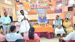 मंत्री गणेश जोशी ने स्वर्गीय विकास बिष्ट को अर्पित किए श्रद्धा सुमन