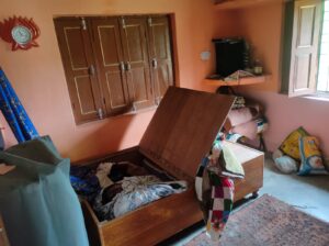 पौड़ी कोतवाली क्षेत्र के अंतर्गत गगवाड़ा गांव में चोरो ने बंद पड़े घर के ताले तोड़कर कर चोरी की घटना को दिया अंजाम