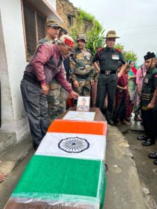 दुखद : शहीद दीपेंद्र सिंह रावत का सैन्य सम्मान के साथ किया गया अंतिम संस्कार