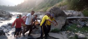 बड़ी ख़बर : गंगोत्री मार्ग पोकू मन्दिर के पास खाई में गिरे दो लोग, एक की मौत एक घायल