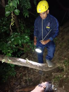 बड़ी ख़बर : ओल्ड मसूरी मार्ग पर 2 युवक खाई में गिरे, 1 की मौत, 1 घायल