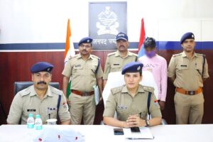 पुलिस को मिली बड़ी सफलता : 1 किलो 11 ग्राम चरस के साथ तस्कर गिरफ्तार