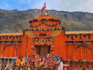 बदरीनाथ धाम के कपाट आज होंगे बंद, जानें समय