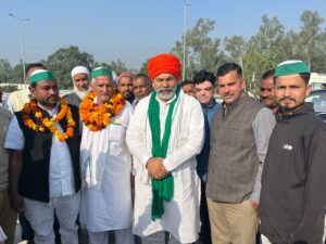 भारतीय किसान यूनियन टिकैत के राष्ट्रीय प्रवक्ता चौधरी राकेश टिकैत का रुड़की रोड हाईवे पर भाकियू कार्यकर्ताओं द्वारा जोरदार स्वागत 