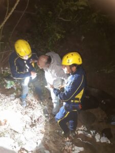 टिहरी : पुलिस चौकी, बछेलीखाल क्षेत्रान्तर्गत खाई में गिरा स्कूटी सवार, SDRF ने किया सकुशल रेस्क्यू