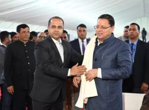 मुख्यमंत्री ने किया विकास पुस्तिका सशक्त नेतृत्व, समृद्ध उत्तराखण्ड का विमोचन