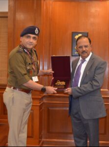 अजीत डोभाल केसी से मिले DGP अभिनव कुमार, आंतरिक सुरक्षा पर विस्तार से चर्चा