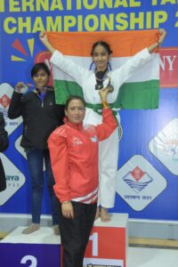 हार से नही चाहिए घबराना,बल्कि हार से सीख लेते हुए नई ऊर्जा के साथ जीवन मे बढ़ना चाहिए आगे-रेखा आर्या