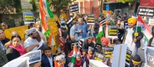 राष्ट्रीय रोजगार नीति कानून बनवाने के लिए जंतर मंतर पहुंचे सैकड़ो अनशनकारियों को पुलिस ने किया गिरफ्तार