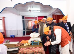 मुख्यमंत्री धामी ने वीर बाल दिवस के अवसर पर टीला साहिब गुरूद्वारा में टेका मत्था
