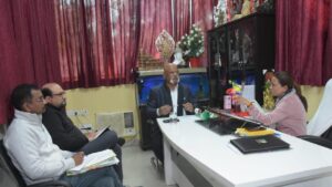 अधिकारियों ने दी योजनाओं की जानकारी