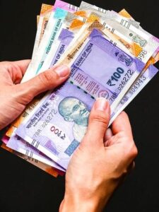 अब रेलवे स्टेशन के स्टॉल पर इन दो चीजों का स्वाद नहीं चख पाएंगे यात्री, मिली तो होगी कार्रवाई