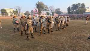 देहरादून : पुलिस लाइंस रेसकोर्स मैं परेड के दौरान बलवा मॉक ड्रिल की गई