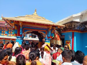 भगवान श्री मदमहेश्वर की विग्रह देवडोली सभामंडप में विराजी