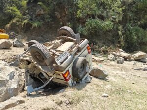 गंगोत्री राष्ट्रीय राजमार्ग पर टूट कर गिरी चट्टान, एक की मौत, एक लापता