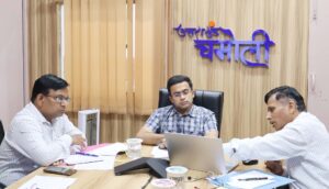 जिलाधिकारी ने अधिकारियों को पार्किंग निर्माण में तेजी लाने के दिए निर्देश