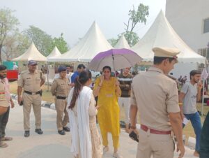 डीएम ने चारधाम यात्रा ट्रांजिट कैंप में व्यवस्थाओं का जायजा लिया