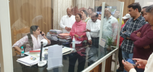 फोर लेन का काम नहीं रोकने पर सांकेतिक हड़ताल की चेतावनी